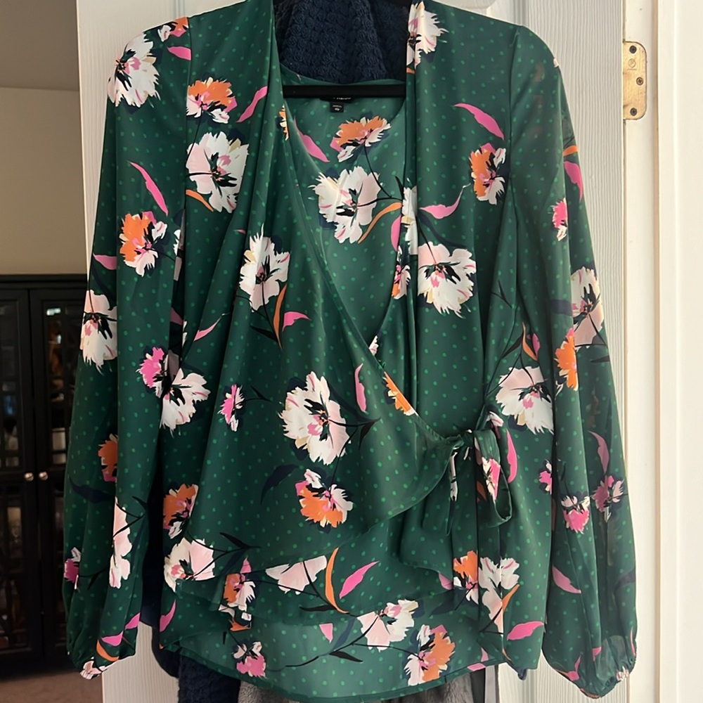 Express Wrap Top - Picture 2 of 3